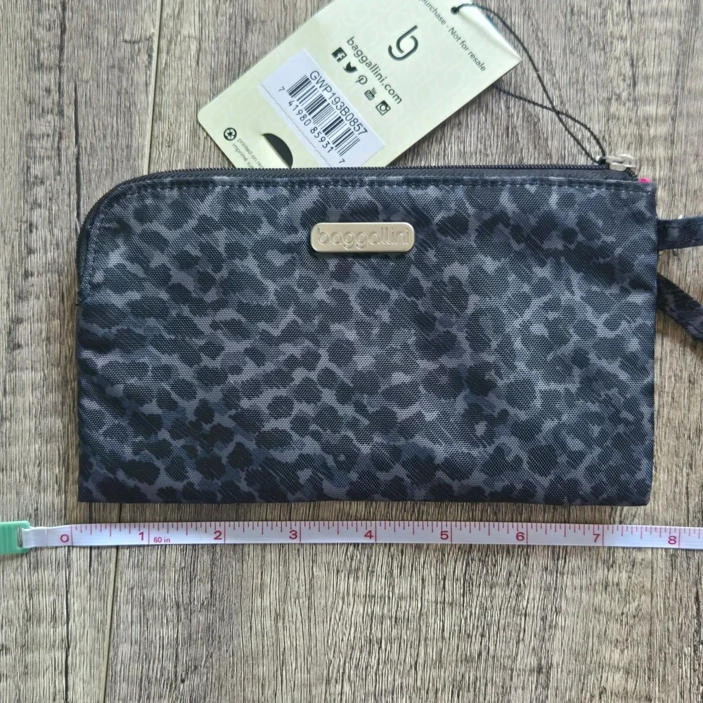 Baggallini RFID Wristlet Leopard Print Grey Black Nylon Pouch GWP193B0857 NWT